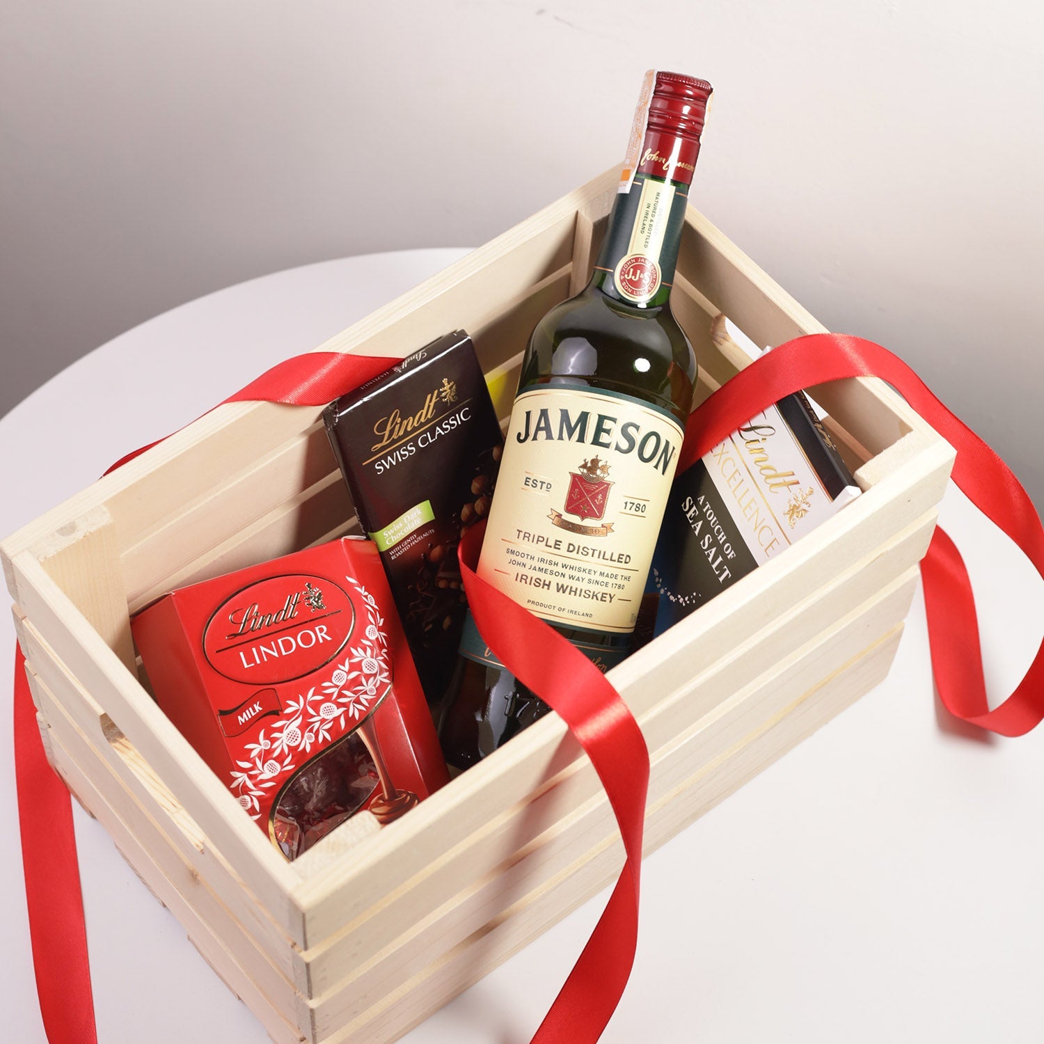 Christmas Basket - Whiskey & Chocolate (HG48)